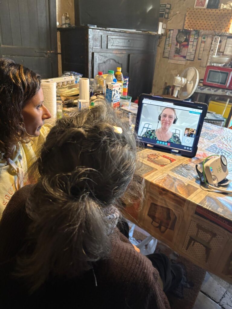 Tele consultation entre le Dr Galley et une usagère de Lauzun avec son infirmière à domicile